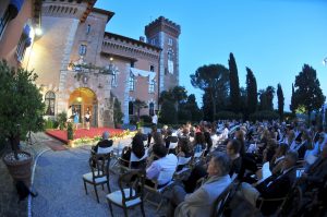 Scopri di più sull'articolo Piccolo Opera Festival FVG, al via martedì 2 luglio al castello di Spessa  con “L’elisir d’amore”
