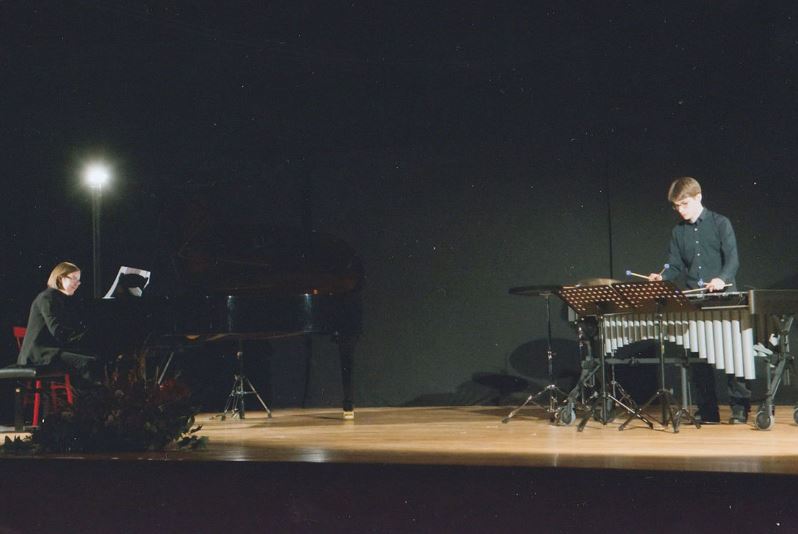 Scopri di più sull'articolo Nei Suoni dei Luoghi, il MIkRos duo di scena il 31 agosto ad Ajello del Friuli con un concerto per pianoforte e percussioni