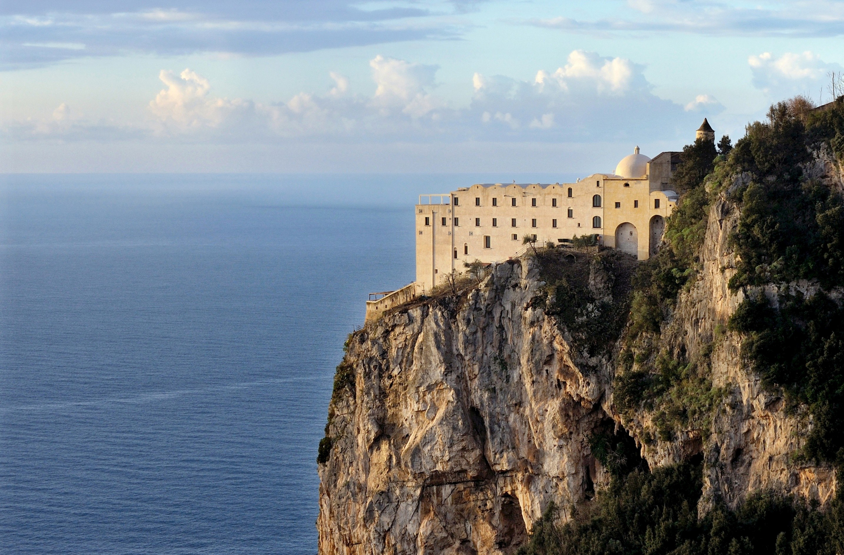 Al momento stai visualizzando Costiera Amalfitana, autunno al Monastero Santa Rosa Hotel&Spa di Conca dei Marini