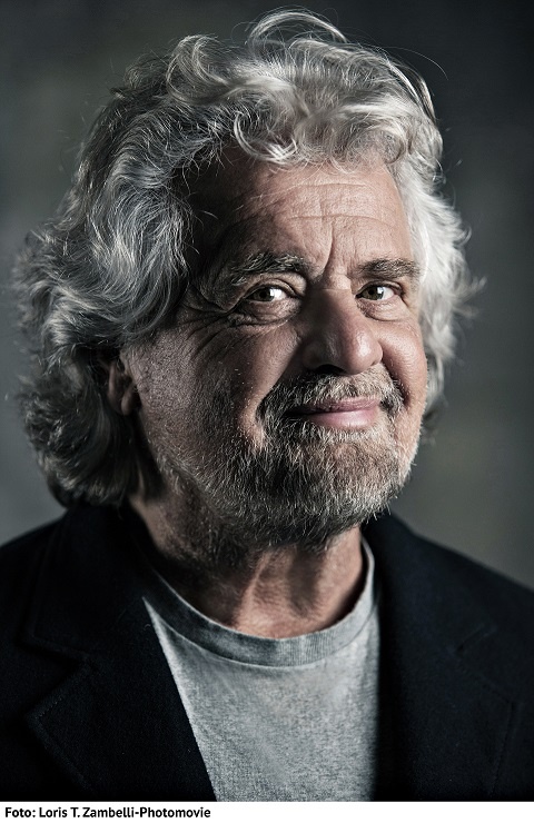Al momento stai visualizzando Beppe Grillo rimanda il tour. Al via i rimborsi per la data di Udine del 18 marzo