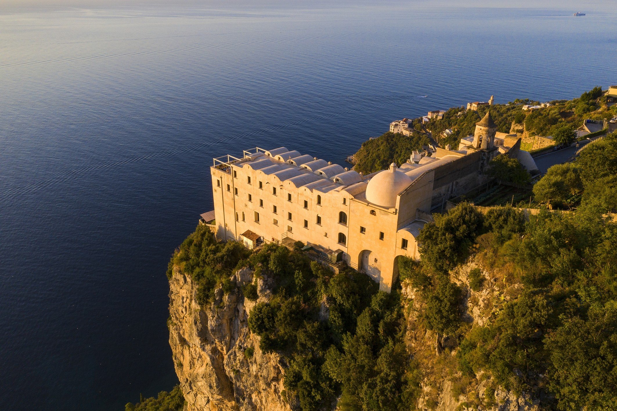 Al momento stai visualizzando Costiera Amalfitana: il dolce autunno al Monastero Santa Rosa Hotel&Spa di Conca dei Marini