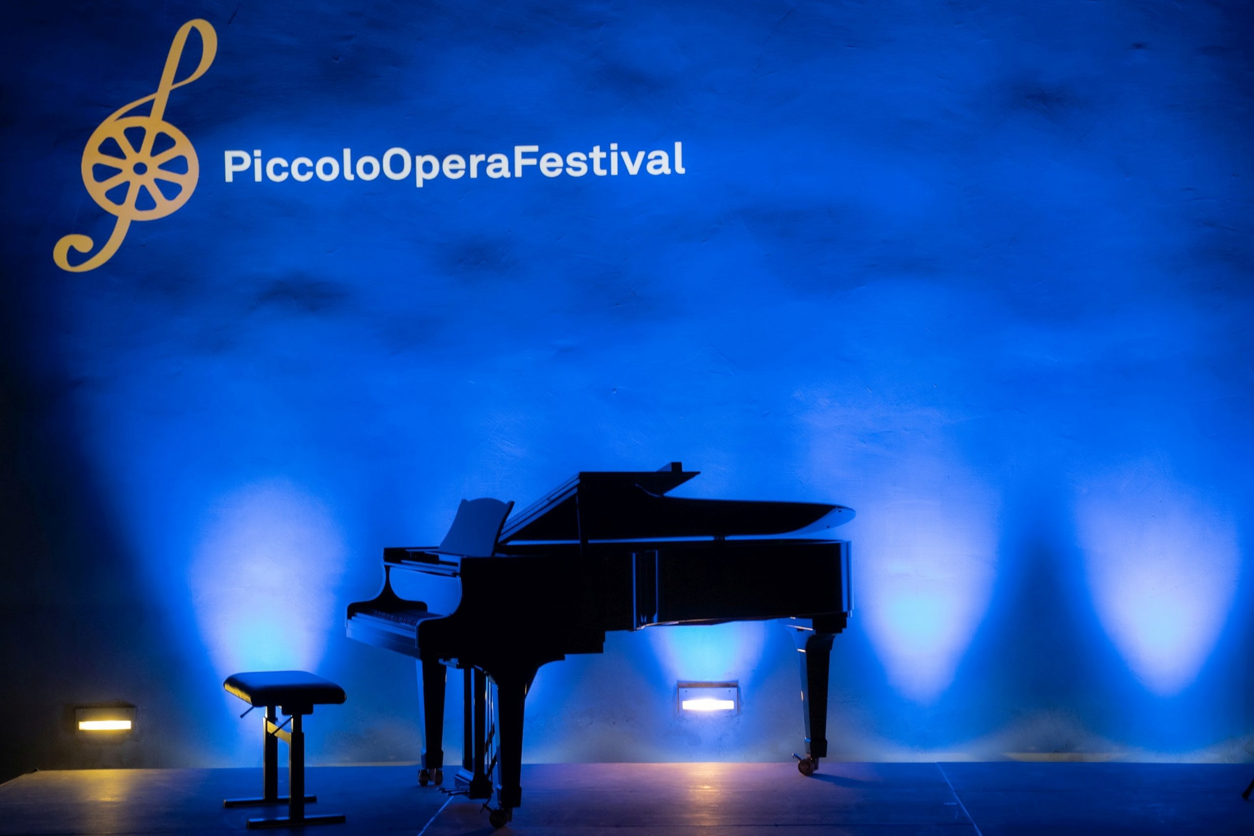 Al momento stai visualizzando La 14ª edizione del Piccolo Opera Festival si terrà dal 19 giugno al 18 luglio 2021 in luoghi ricchi di storia ed arte del Friuli Venezia Giulia e della Slovenia