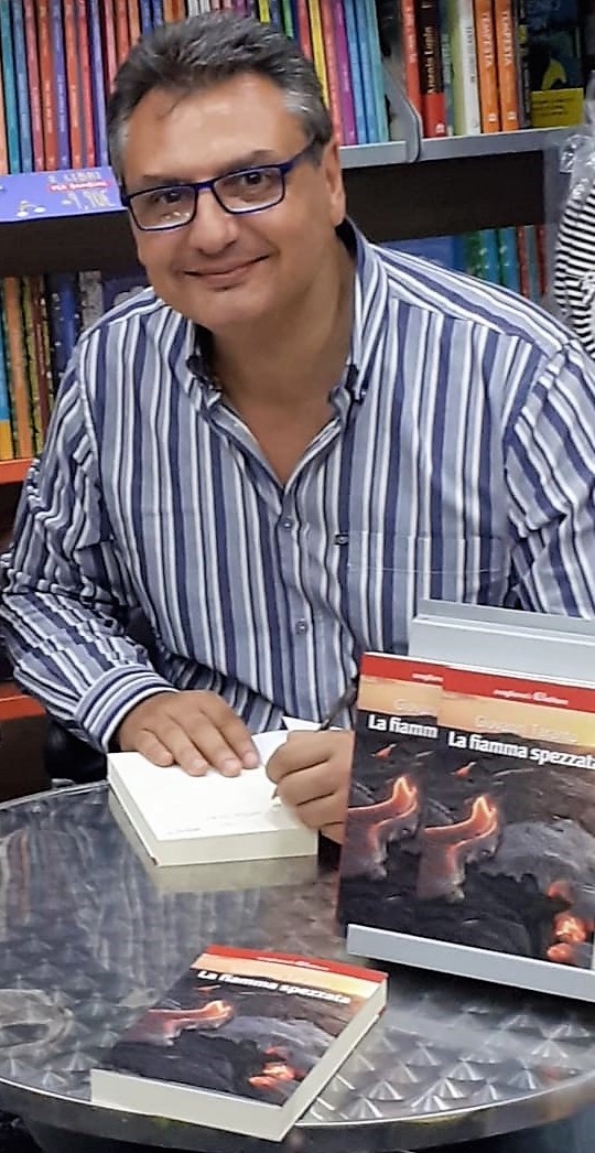 Al momento stai visualizzando Giovanni Taranto e il suo romanzo “La fiamma spezzata” giovedì 29 luglio a Lignano per “Incontri con l’autore e con il vino”