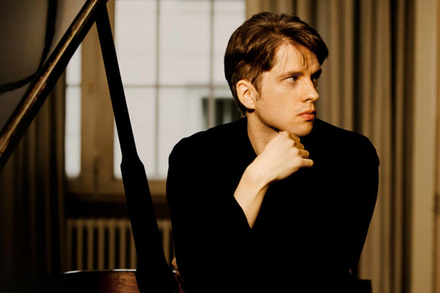 Al momento stai visualizzando Il grande pianista tedesco Severin Von Eckardstein in concerto lunedì 18 ottobre a Trieste