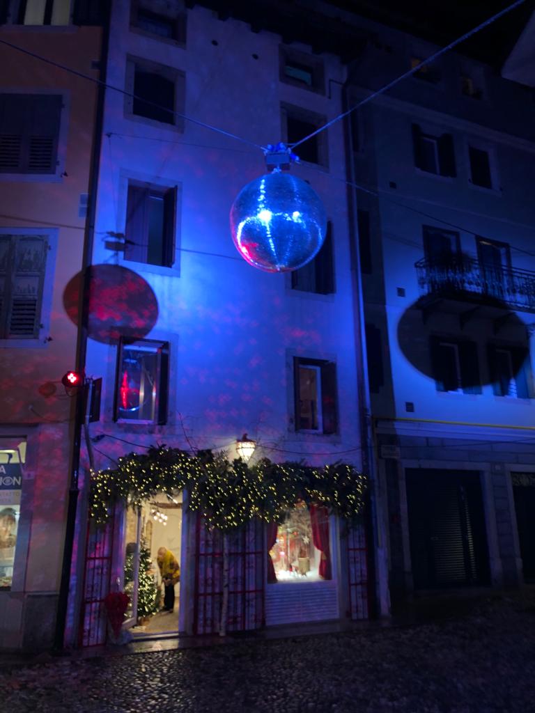 Al momento stai visualizzando Via Portanuova come Carnaby Street, la Pregi accende a suo modo il Natale in centro, a Udine