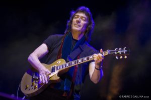 Scopri di più sull'articolo Steve Hackett, il mito del progressive rock mondiale, il 26 luglio in concerto a Udine nel segno dei Genesis