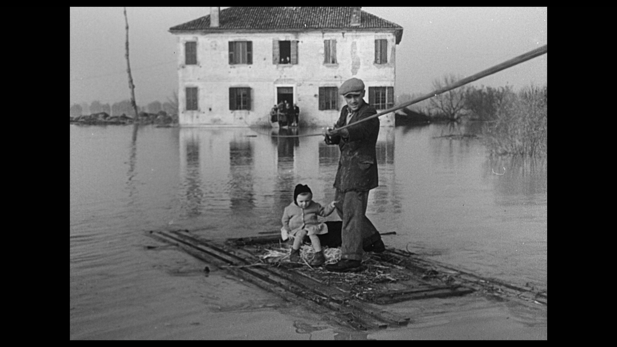 Al momento stai visualizzando Andrea Segre e Gian Antonio Stella presentano “PO”, il documentario che racconta  l’alluvione del Polesine nel 1951, al Visionario di Udine venerdì 8 aprile