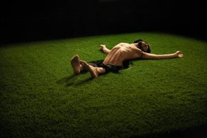 Scopri di più sull'articolo Il Teatro La Contrada trasforma il mercato coperto di Trieste in spazio d’arte con la performance di Matteo Carvone “Paradisi” l’11 novembre per Vettori 2022