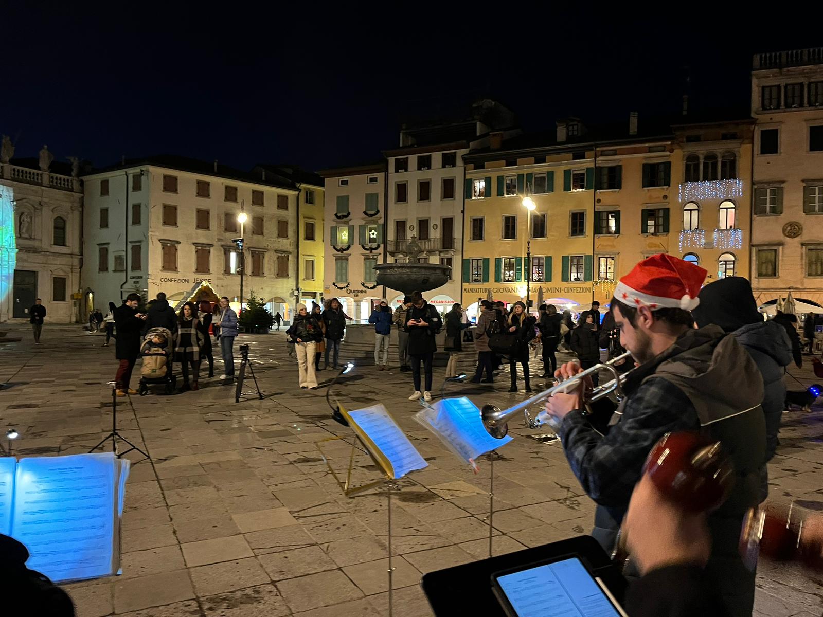 Al momento stai visualizzando Flashmob musicale per un Natale all’insegna della solidarietà il 17 dicembre in piazza Matteotti, a Udine