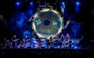 Scopri di più sull'articolo Lunedì 30 gennaio, in esclusiva regionale al Verdi di Pordenone, “Shine! Pink Floyd moon”, opera rock di Micha van Hoecke. Musiche dal vivo eseguite dai Pink Floyd Legend con Raffaele Paganini e la Compagnia Daniele Cipriani