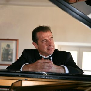 Scopri di più sull'articolo Recital pianistico di Maurizio Moretta venerdì 24 febbraio a Udine (Sala Ajace). Musiche di Mozart, Beethoven, Chopin e Gershwin