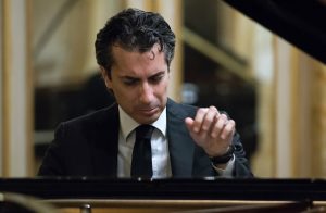 Tutto Ravel nel recital del pianista Roberto Cominati, interprete elegante e e autorevole della scena musicale italiana, mercoledì 8 marzo al Teatro Miela di Trieste