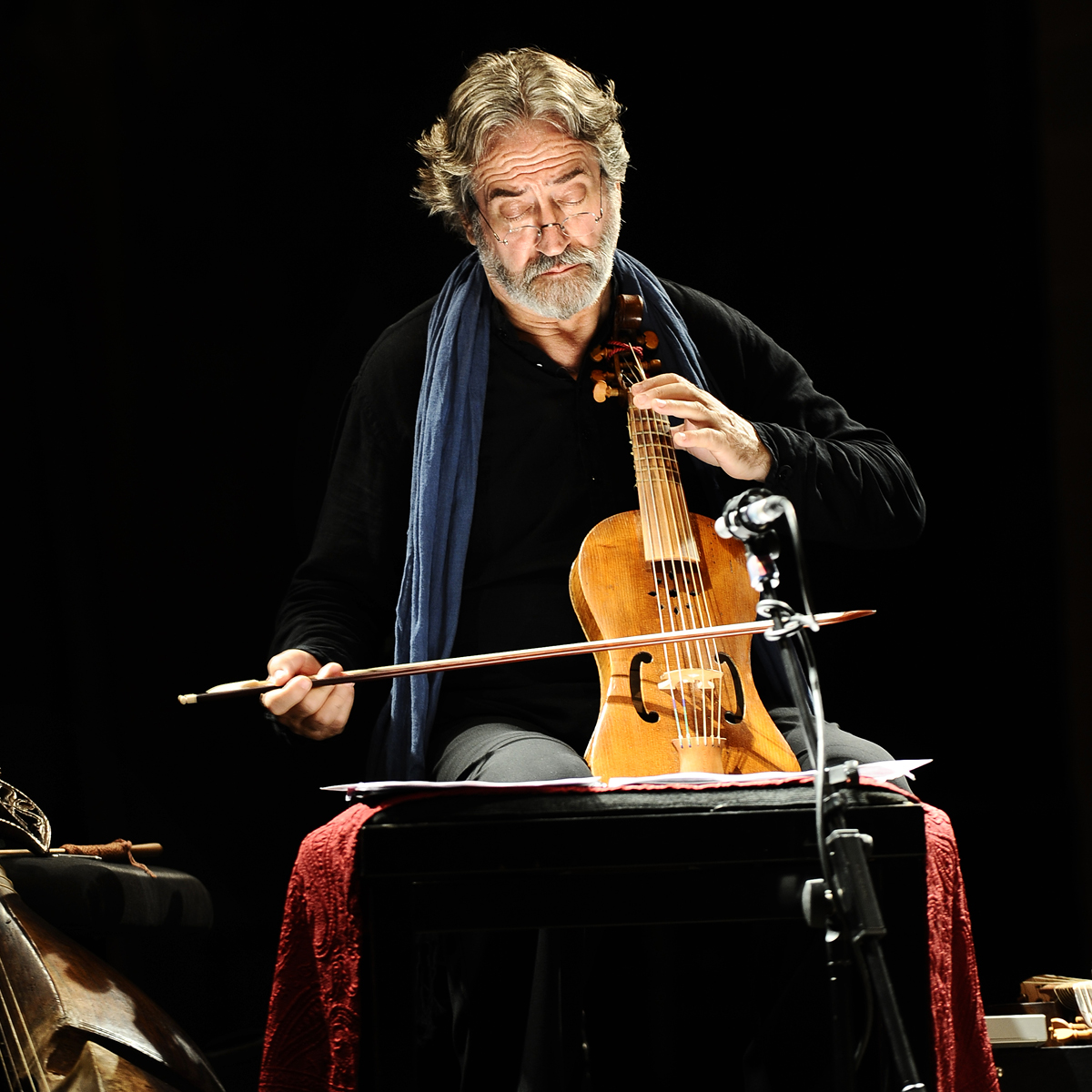Scopri di più sull'articolo Il grande violista Jordi Savall protagonista del concerto “Oriente – Occidente” al Teatro Verdi di Pordenone lunedì 20 marzo