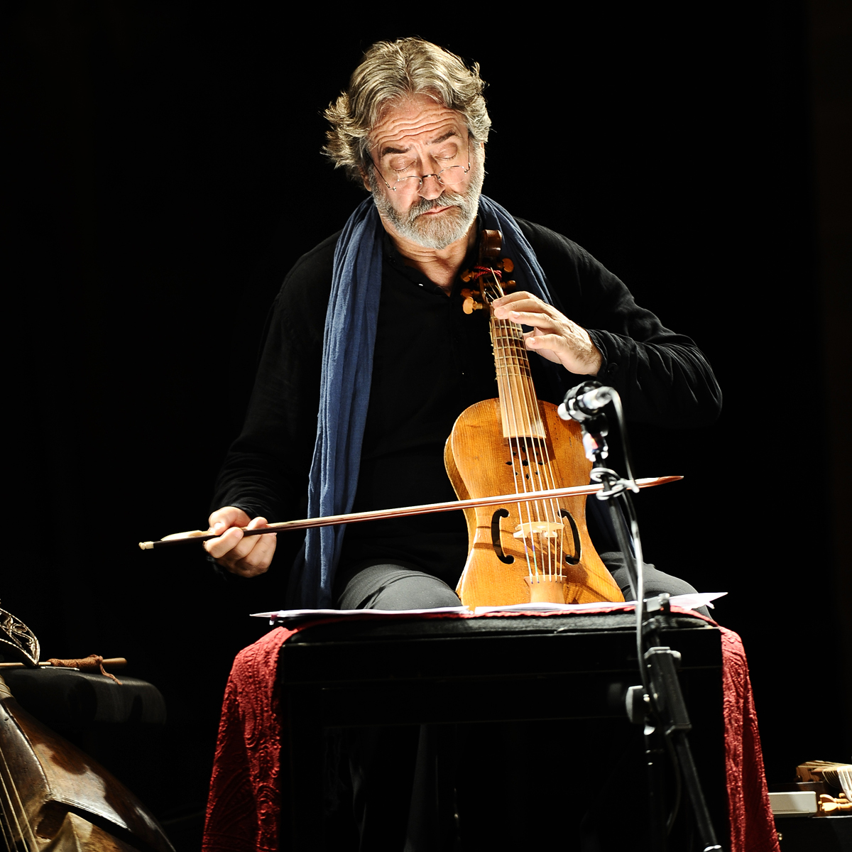 Scopri di più sull'articolo Il grande violista Jordi Savall protagonista del concerto “Oriente – Occidente” al Teatro Verdi di Pordenone lunedì 20 marzo