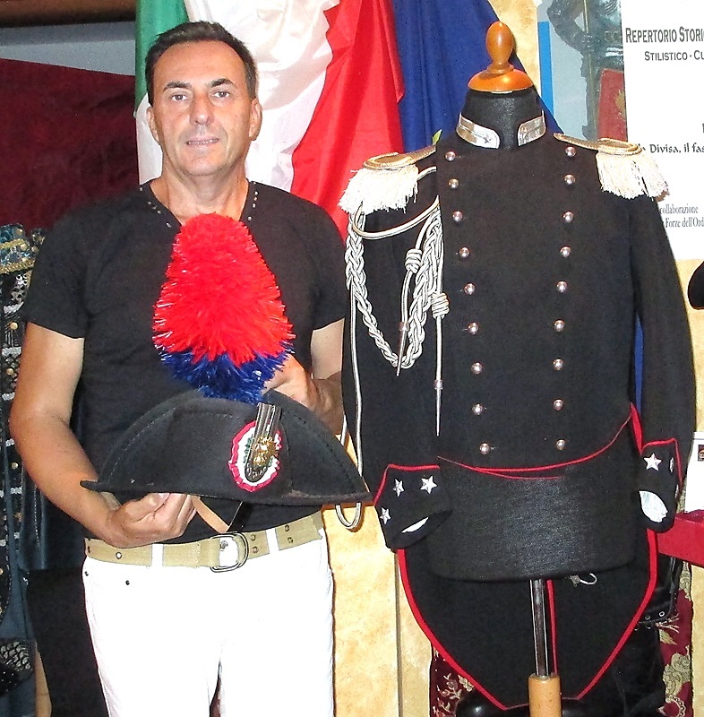 Scopri di più sull'articolo Luca Moretti, in collaborazione con le Forze dell’Ordine Liguri, dà il via alla prima esposizione militare